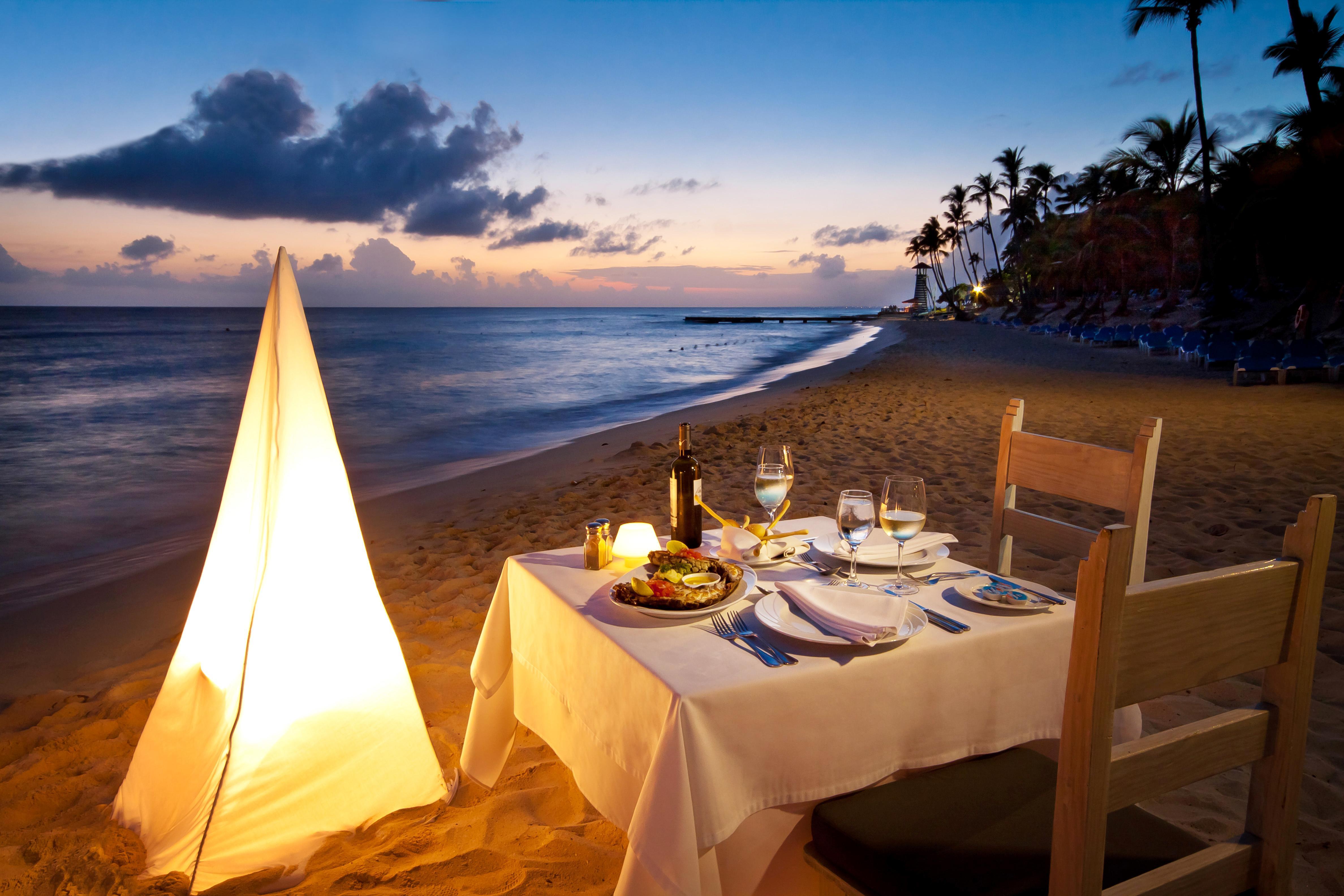 Catalonia Royal La Romana Adults Only Bayahibe Exterior foto A beachside dinner at Sandals Resorts