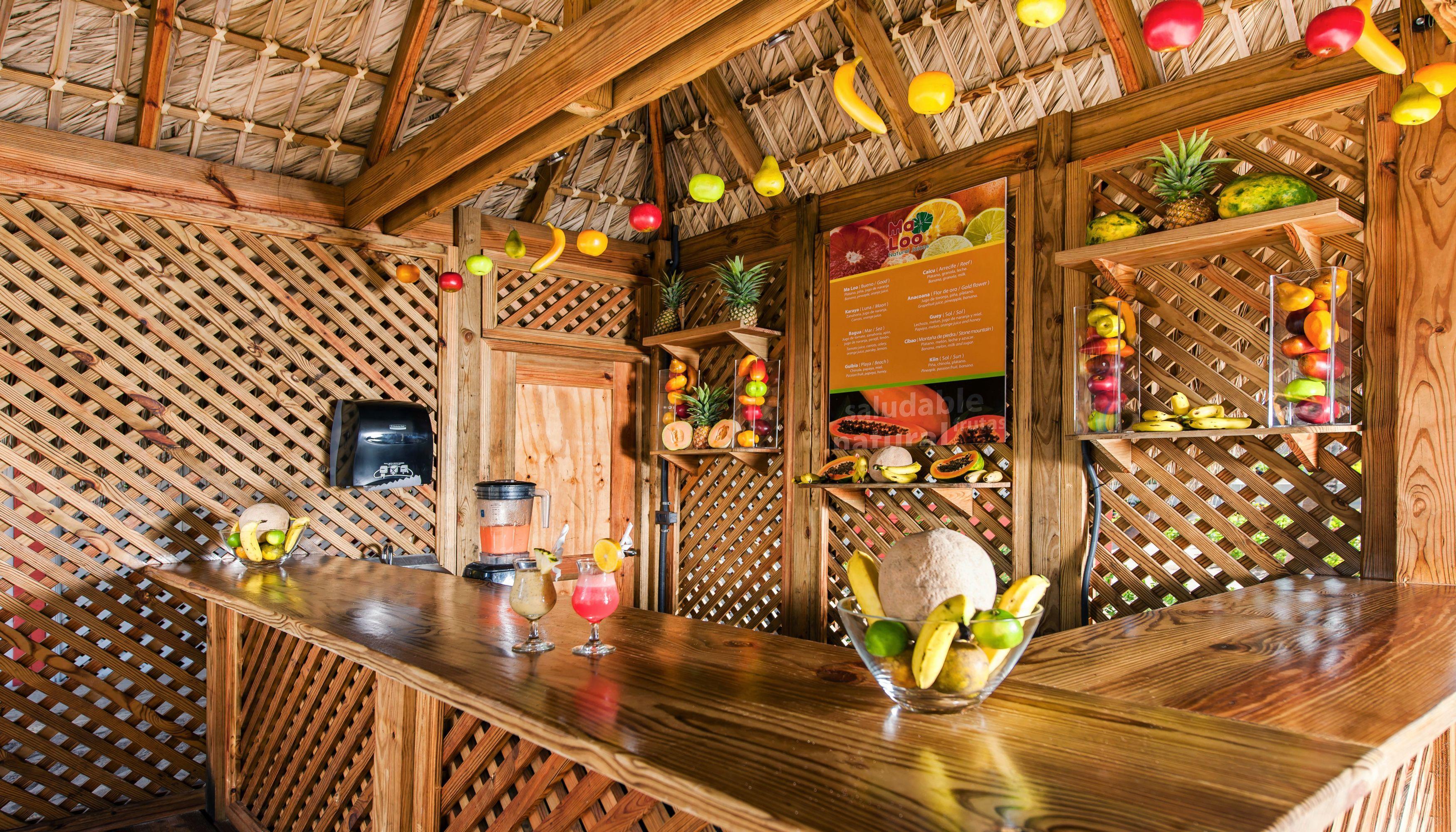 Catalonia Royal La Romana Adults Only Bayahibe Exterior foto A tiki bar