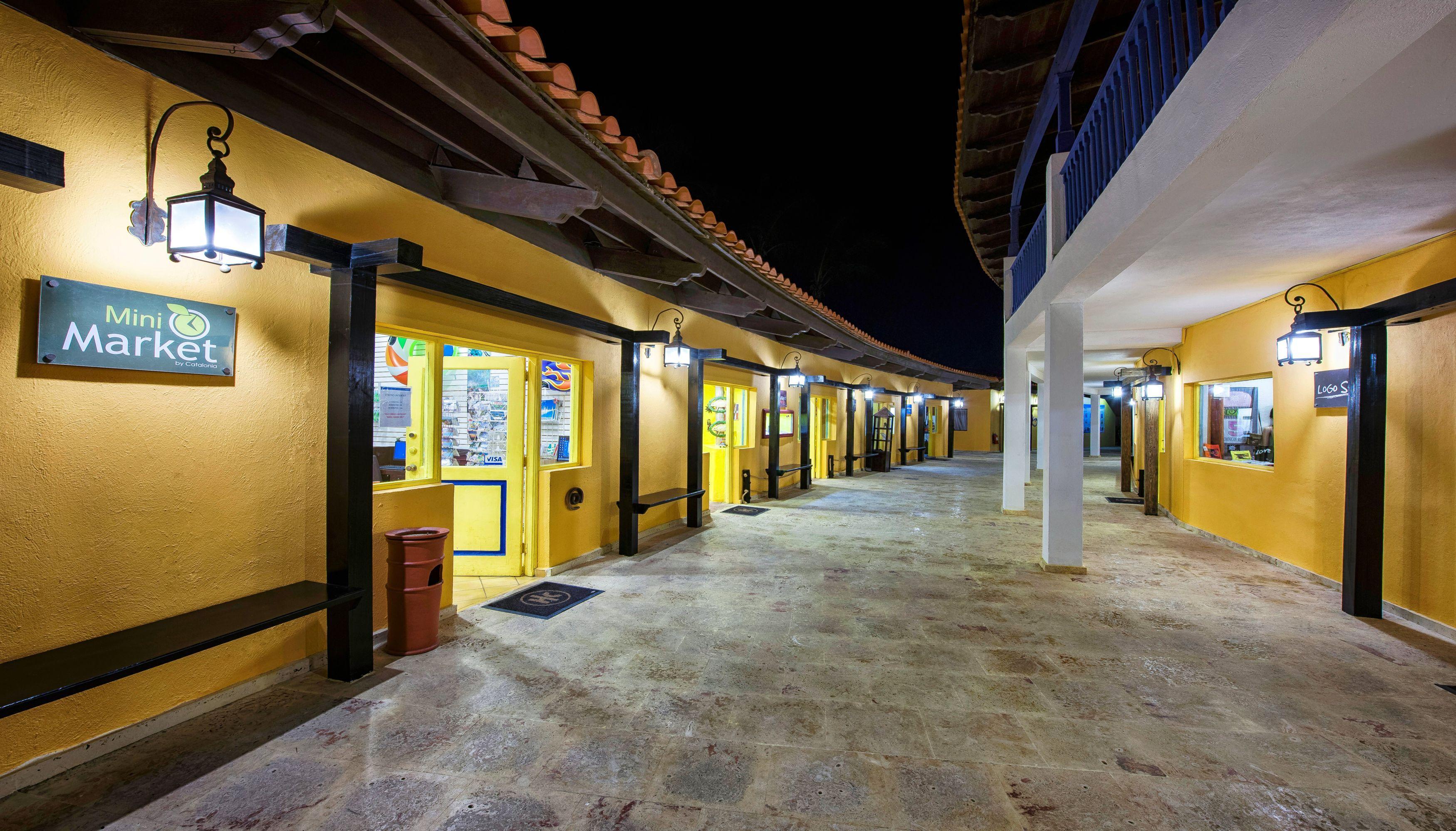 Catalonia Royal La Romana Adults Only Bayahibe Exterior foto The shops at the airport