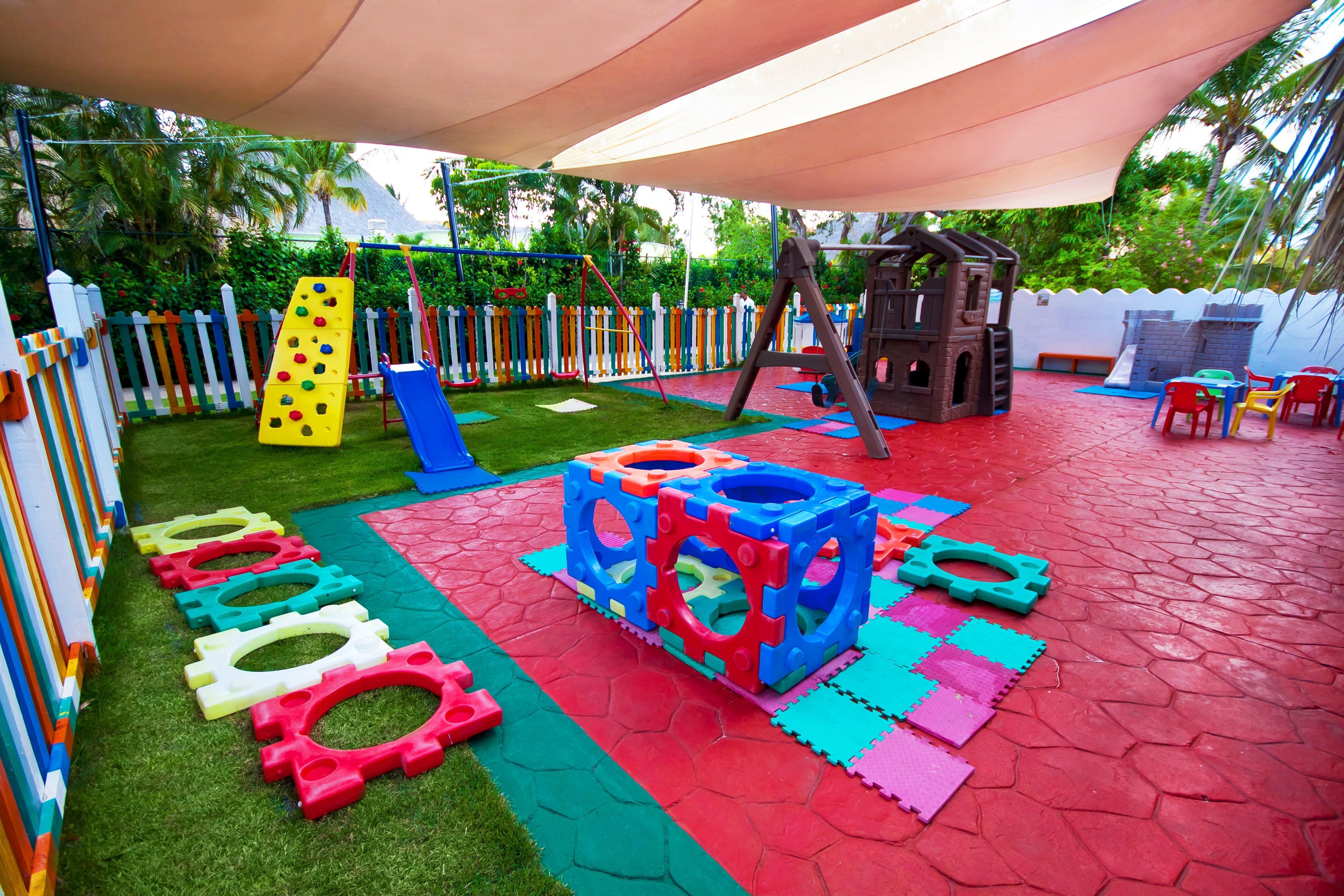 Catalonia Royal La Romana Adults Only Bayahibe Exterior foto Playground at the school