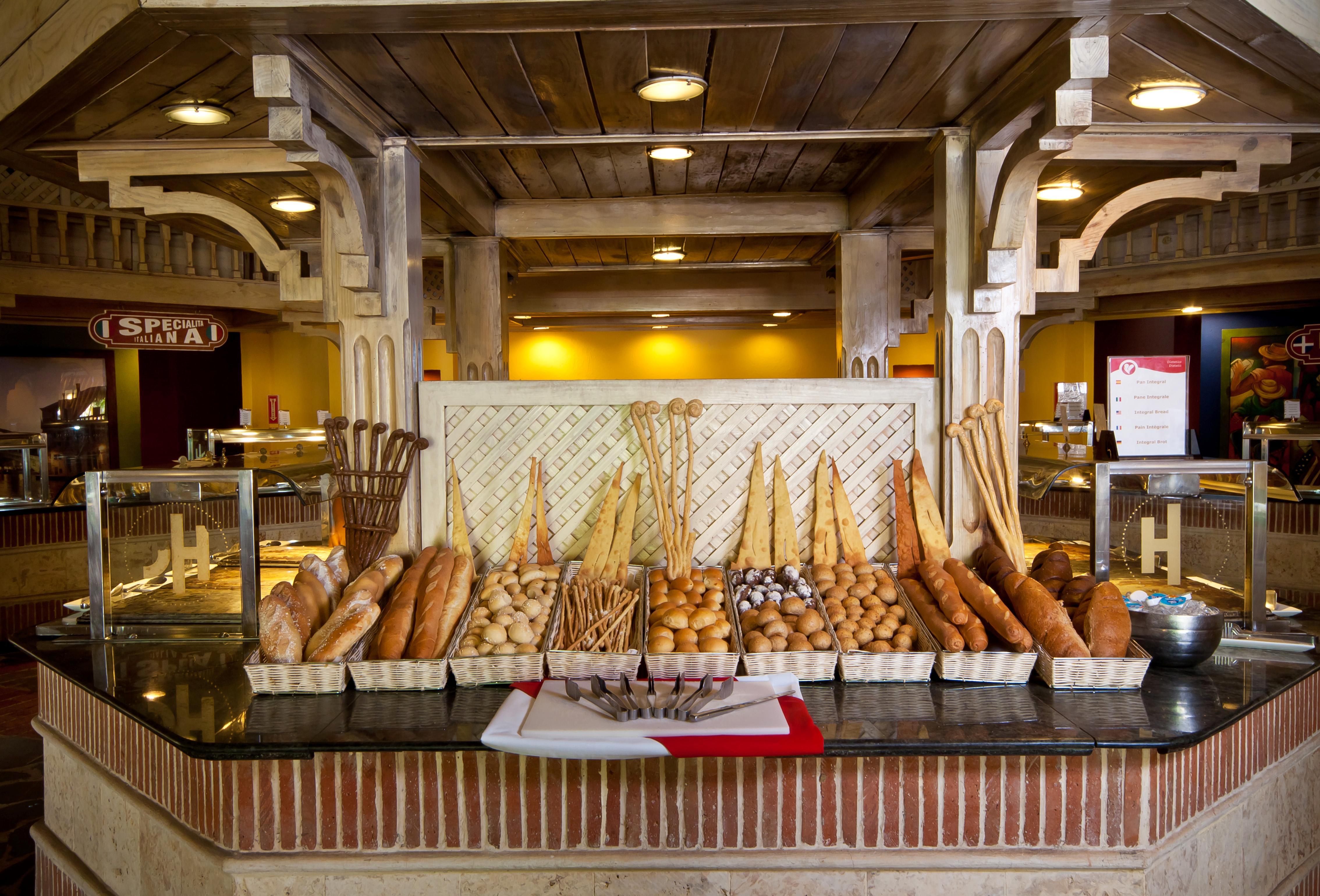 Catalonia Royal La Romana Adults Only Bayahibe Exterior foto Bread at a buffet