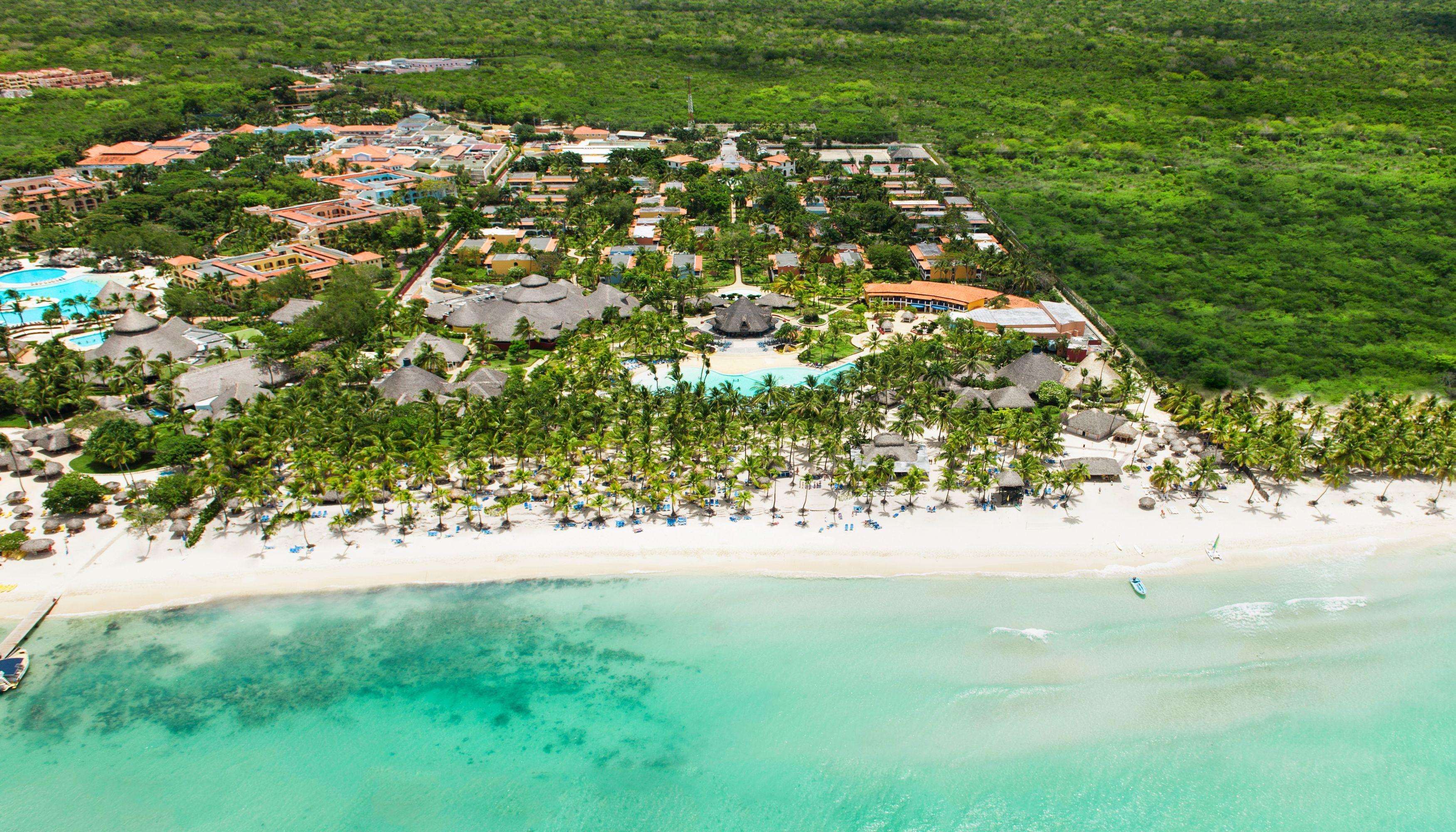 Catalonia Royal La Romana Adults Only Bayahibe Exterior foto Aerial view of the resort