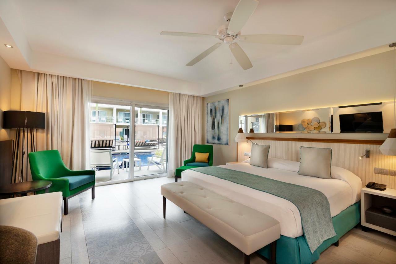 Catalonia Royal La Romana Adults Only Bayahibe Exterior foto A room at the Hilton Athens